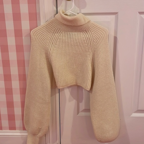 White Forever 21 Turtleneck - Picture 1 of 3